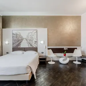 *** Hotel Navigli Itália